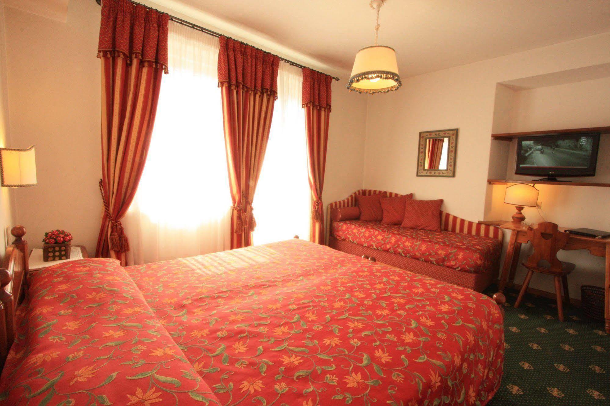 Hotel Trieste Cortina dʼAmpezzo Zewnętrze zdjęcie